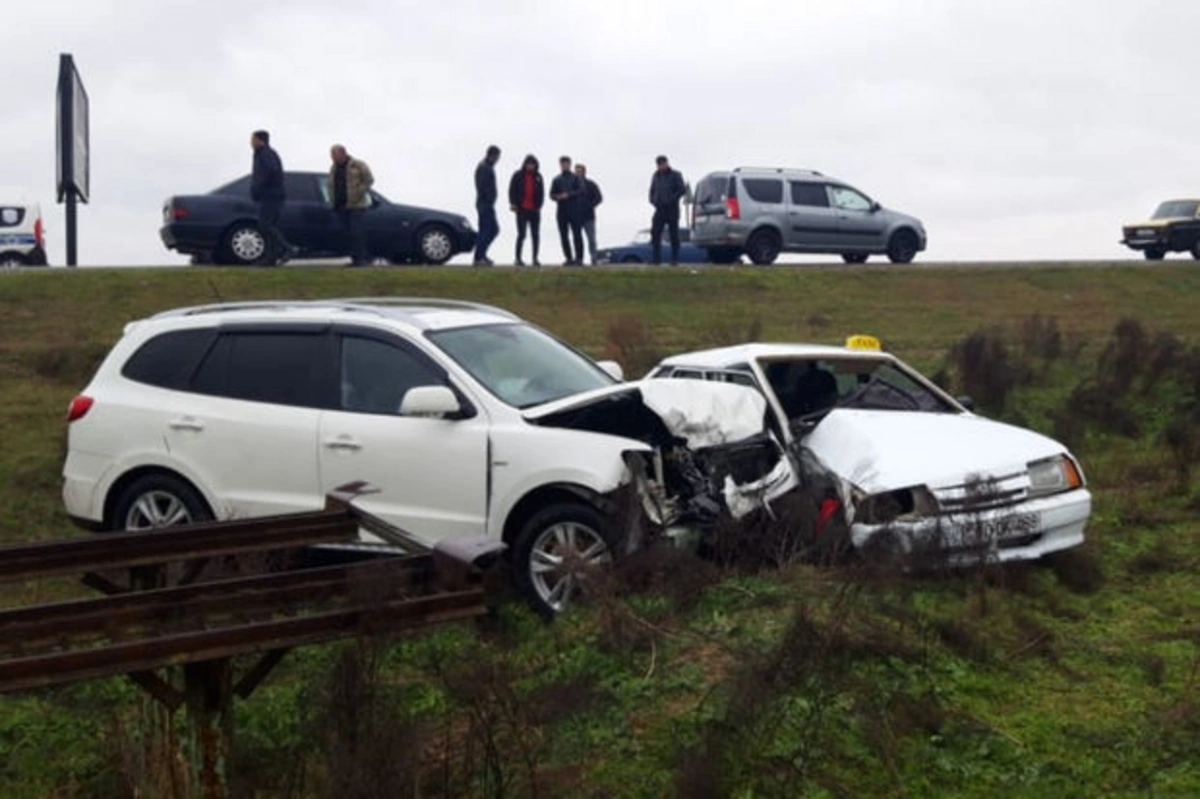 В Билясуварском районе столкнулись два автомобиля: есть пострадавшие - ФОТО